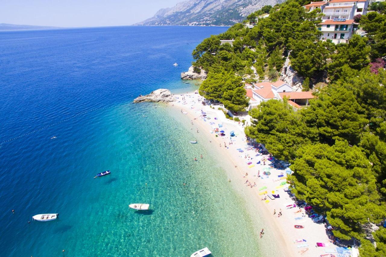 Apartments By The Sea Brela, Makarska - 16065 Екстер'єр фото