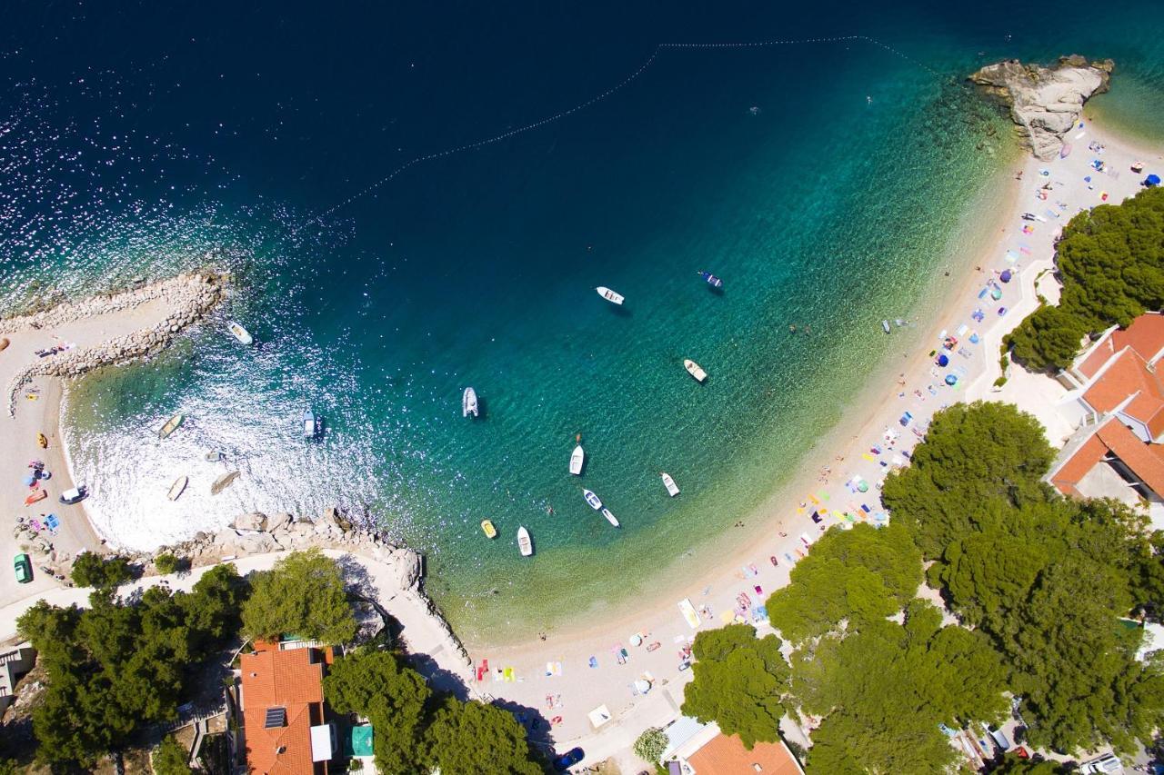 Apartments By The Sea Brela, Makarska - 16065 Екстер'єр фото