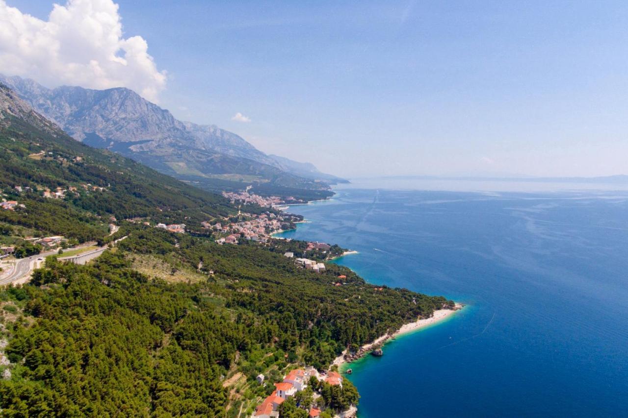 Apartments By The Sea Brela, Makarska - 16065 Екстер'єр фото