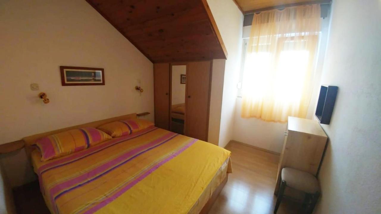 Apartments By The Sea Brela, Makarska - 16065 Екстер'єр фото