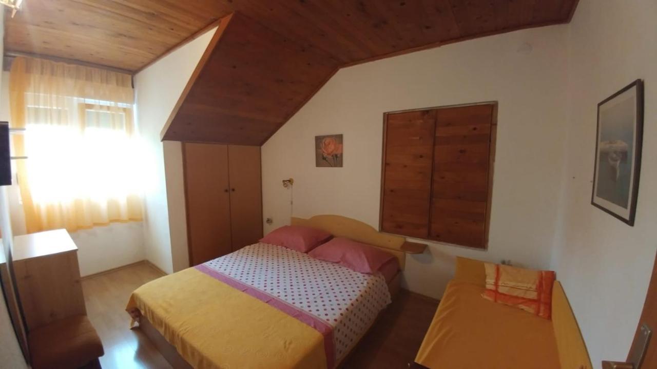 Apartments By The Sea Brela, Makarska - 16065 Екстер'єр фото
