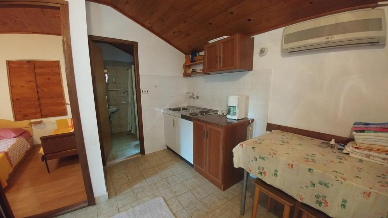 Apartments By The Sea Brela, Makarska - 16065 Екстер'єр фото