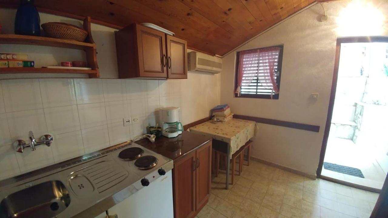 Apartments By The Sea Brela, Makarska - 16065 Екстер'єр фото